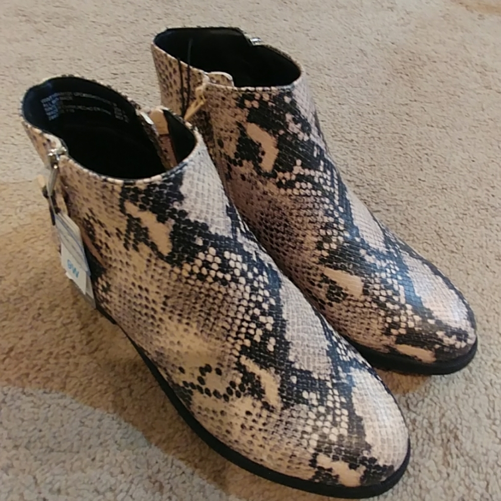 Brand New Faux Snakeskin Shorty Boots!